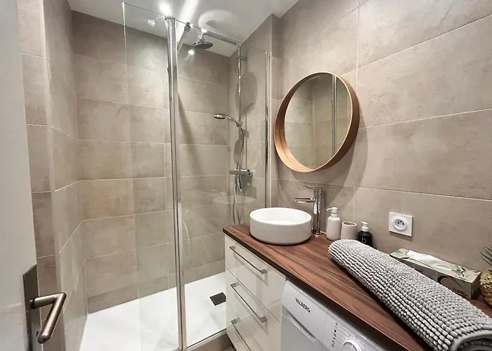 Paradis- 4 Pers, Neuf, Hyper Centre ! A 2 Mn- Climatise *